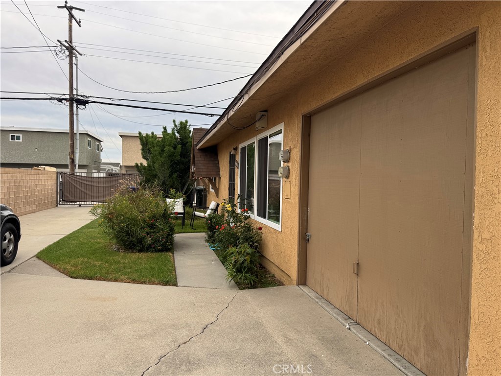 4296 Howard Ave Property Photo 4