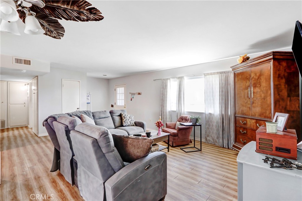 28990 Prestwick Property Photo 5