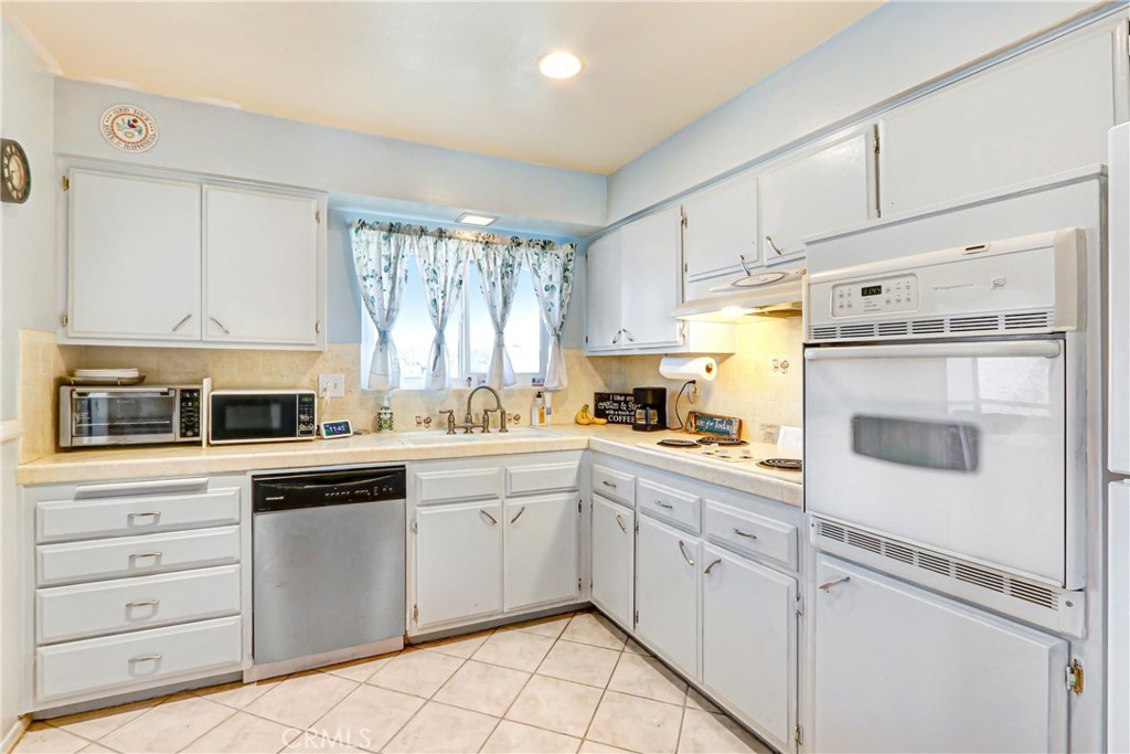 28990 Prestwick Property Photo 6