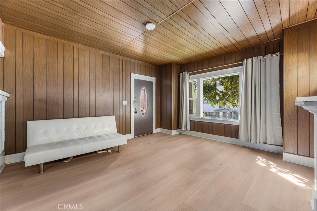 940 Everett Property Photo 3
