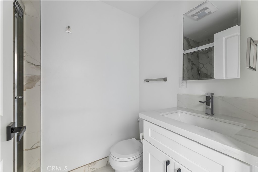 940 Everett Property Photo 14