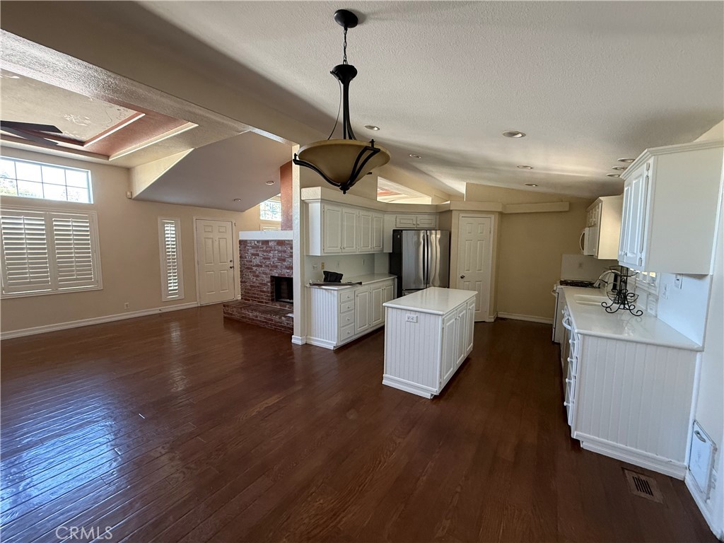 320 N Park Vista Street 116 Property Photo 8