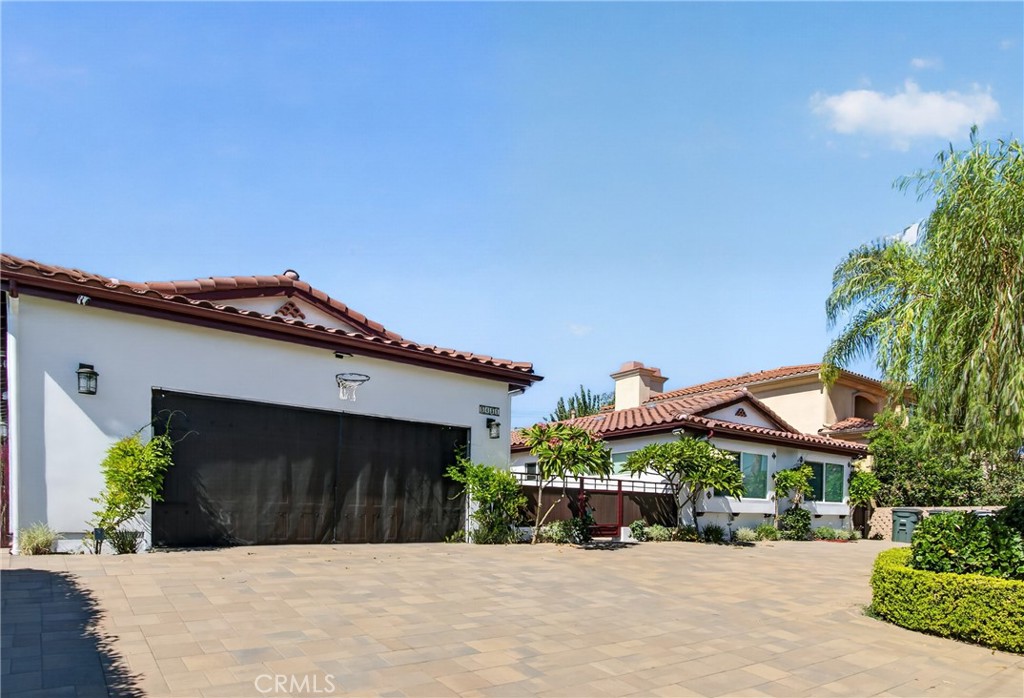 5451 Lockhaven Drive Property Photo 3