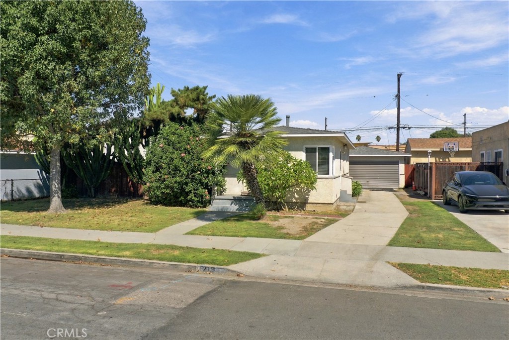 1219 E 57th Property Photo 2