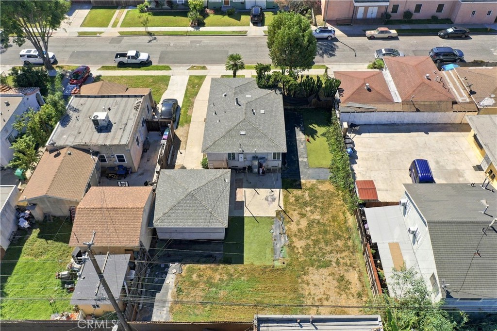 1219 E 57th Property Photo 3