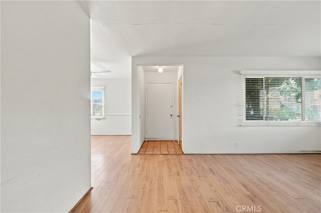 1219 E 57th Property Photo 5