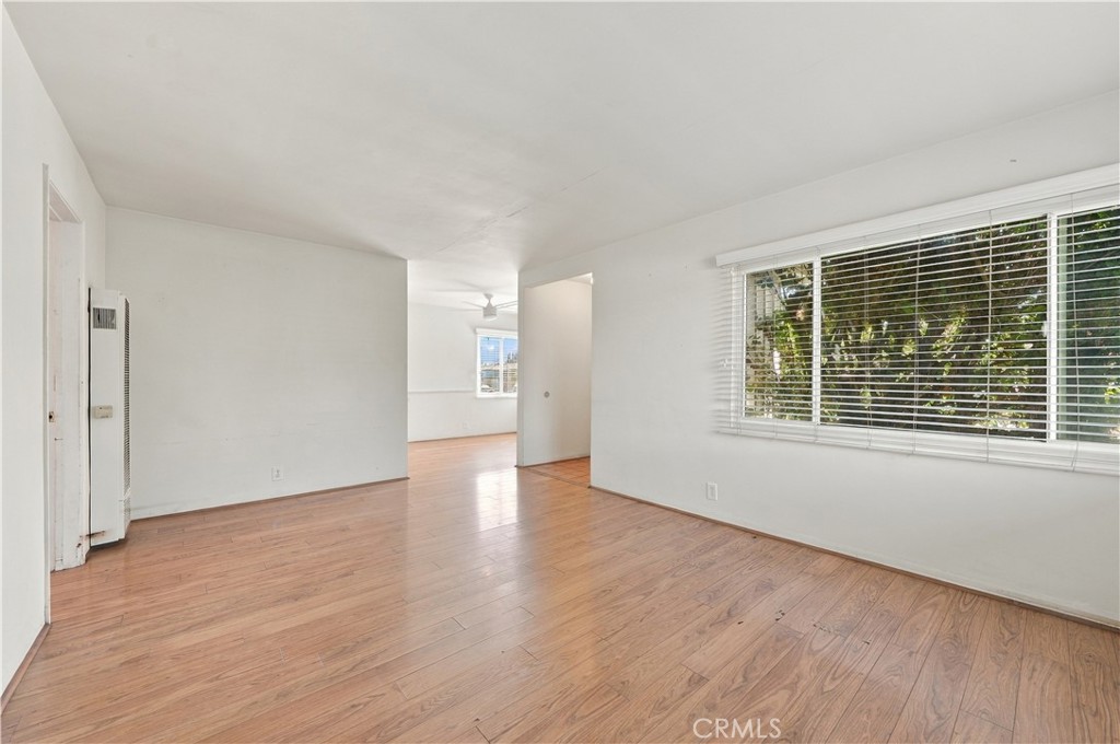1219 E 57th Property Photo 6
