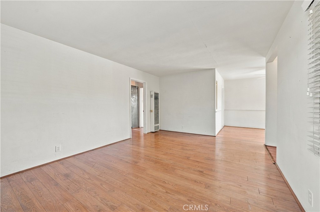 1219 E 57th Property Photo 8