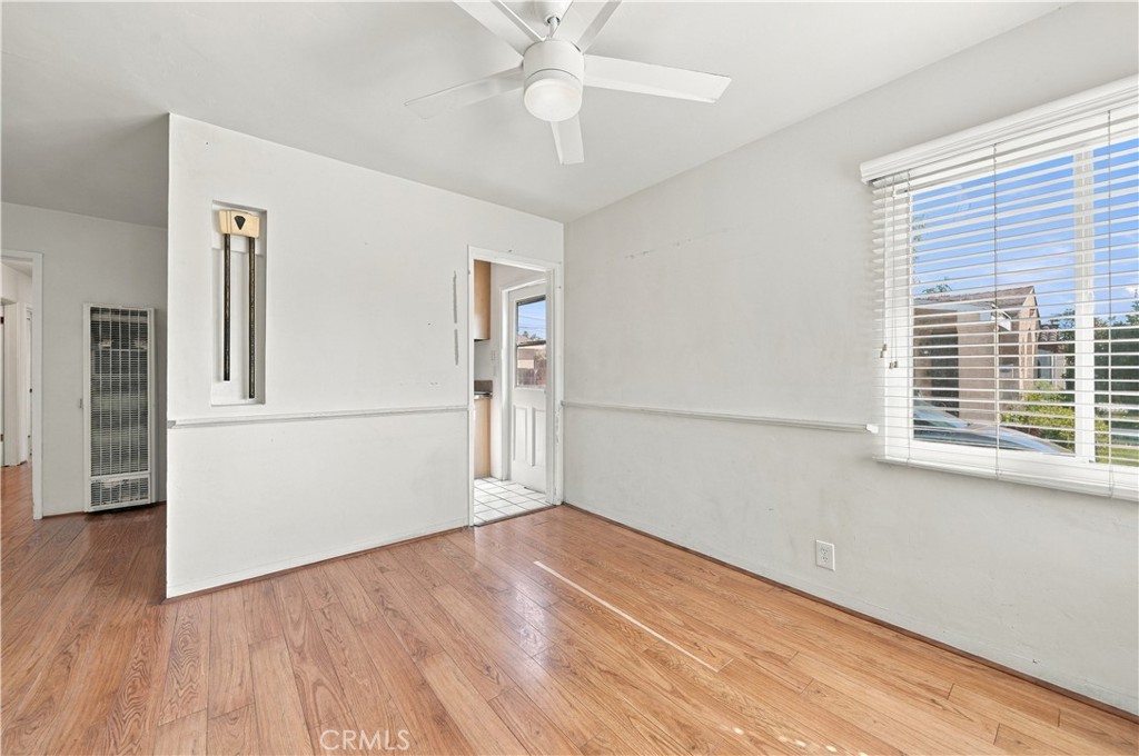 1219 E 57th Property Photo 10