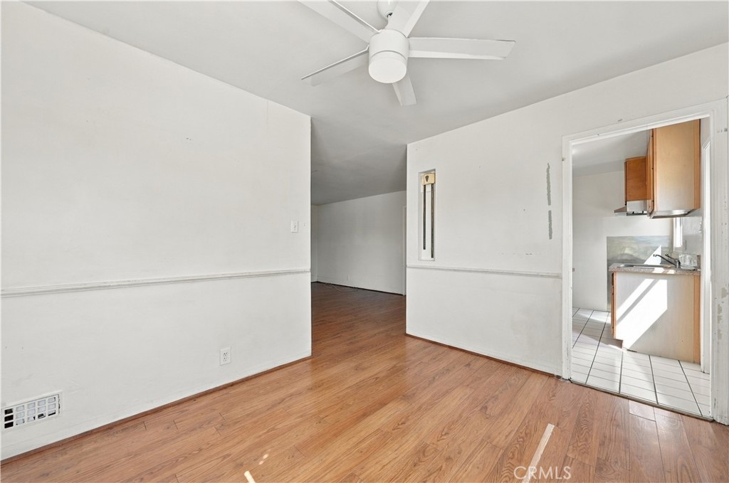 1219 E 57th Property Photo 12