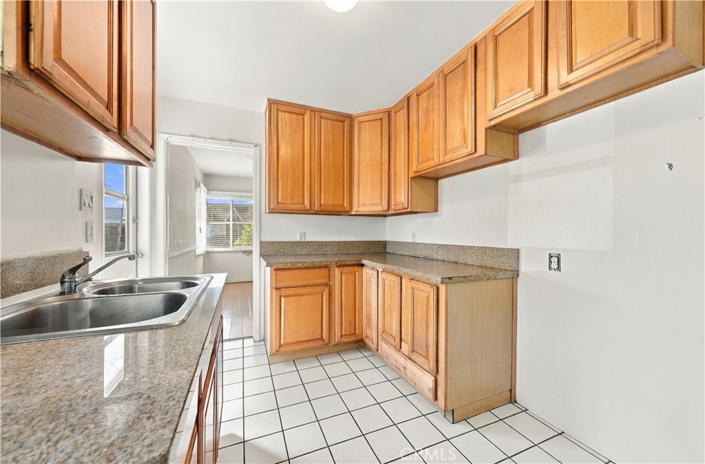 1219 E 57th Property Photo 16