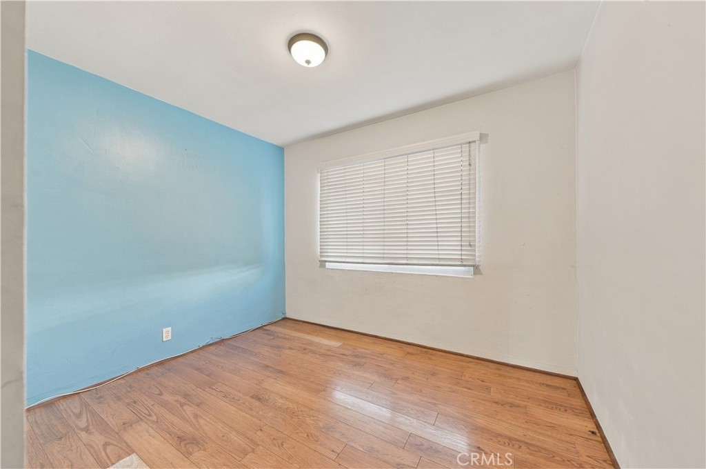 1219 E 57th Property Photo 23