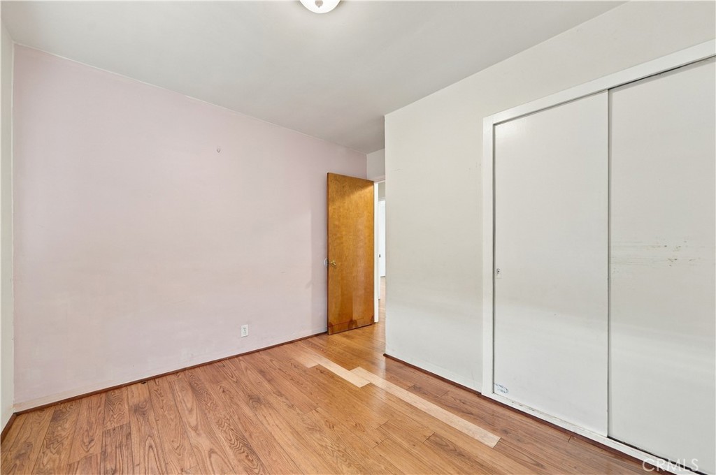 1219 E 57th Property Photo 24