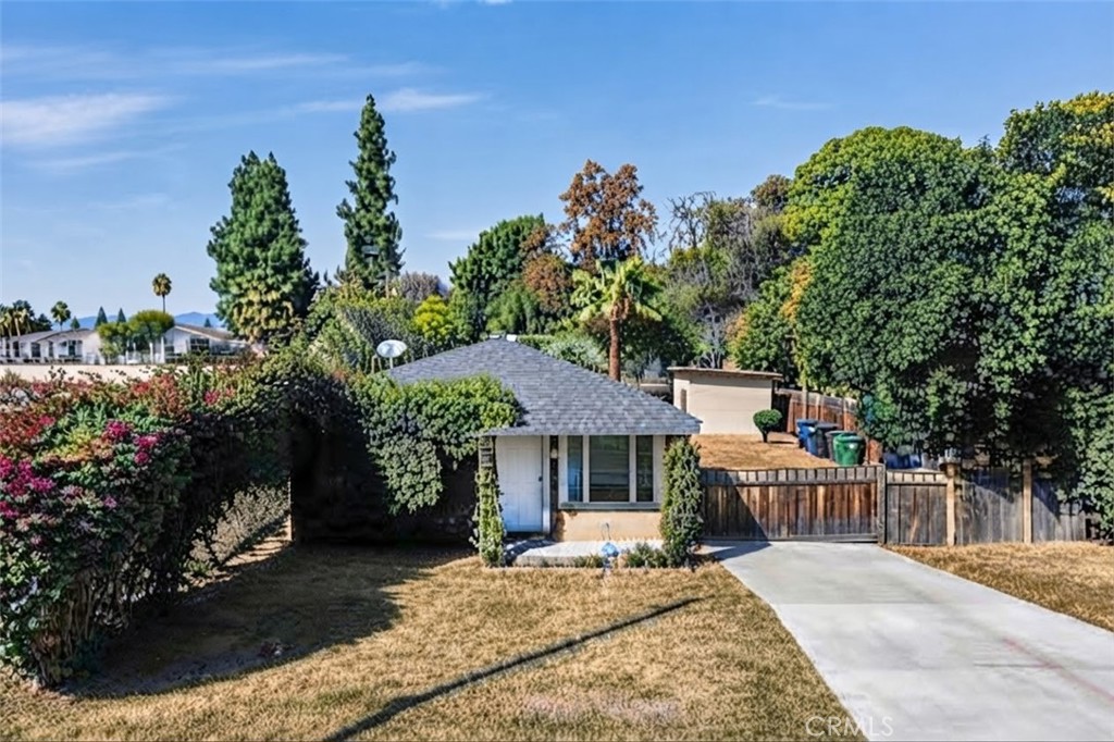 4852 Chino Property Photo 1