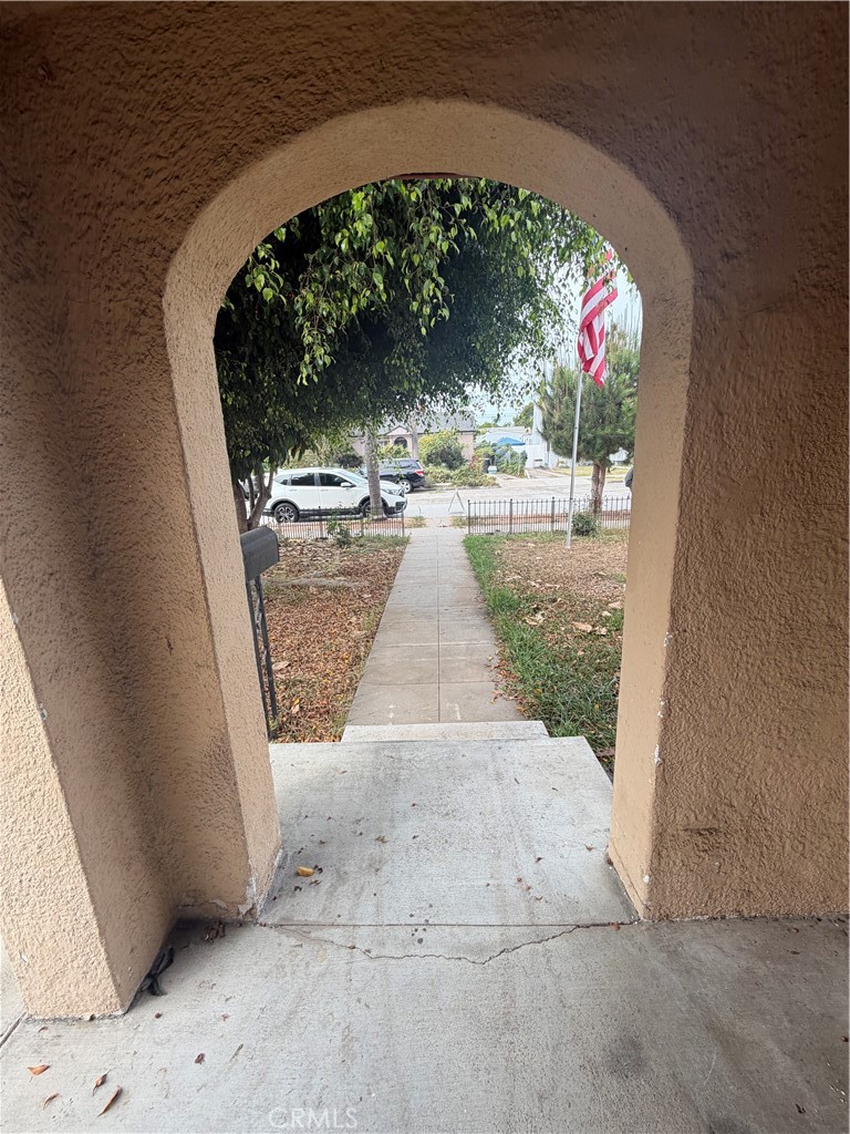 1217 S Van Ness Property Photo 2