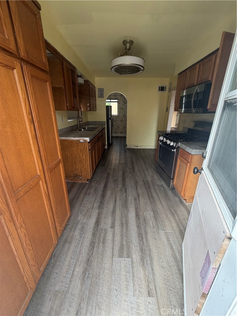 1217 S Van Ness Property Photo 6