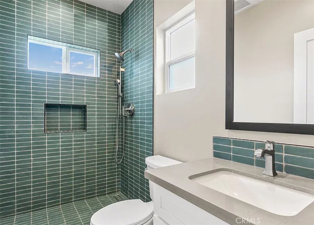 738 Center C Property Photo 3
