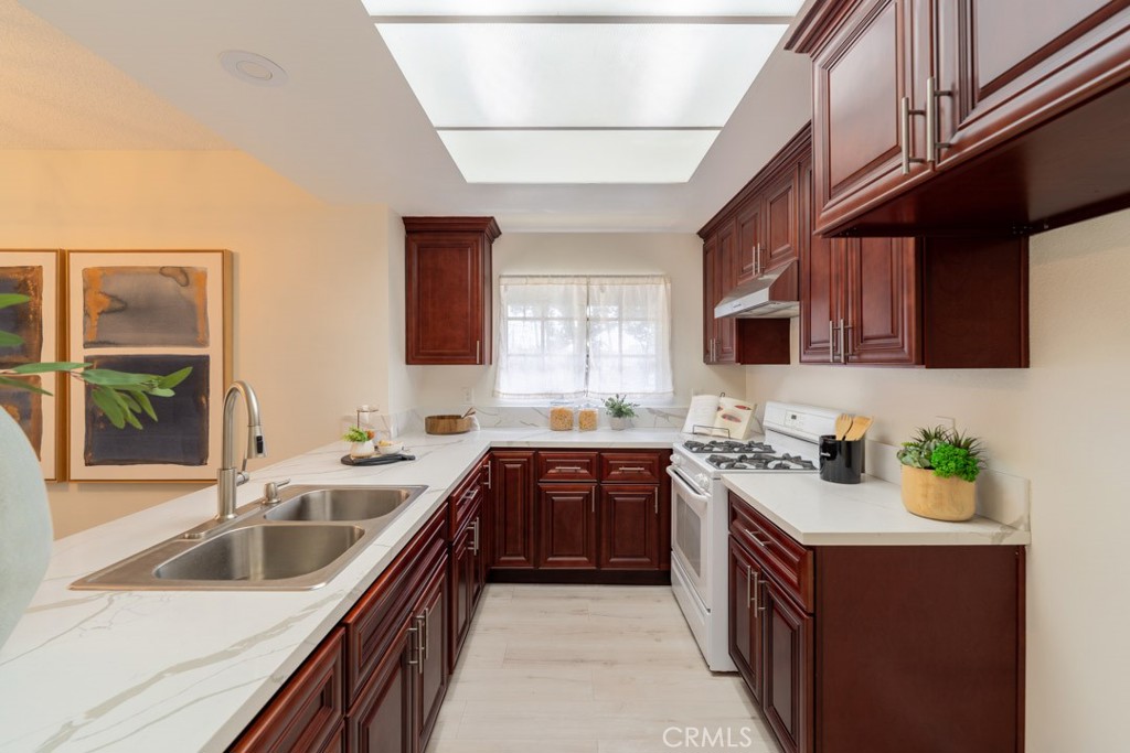 16211 Downey 92 Property Photo 11