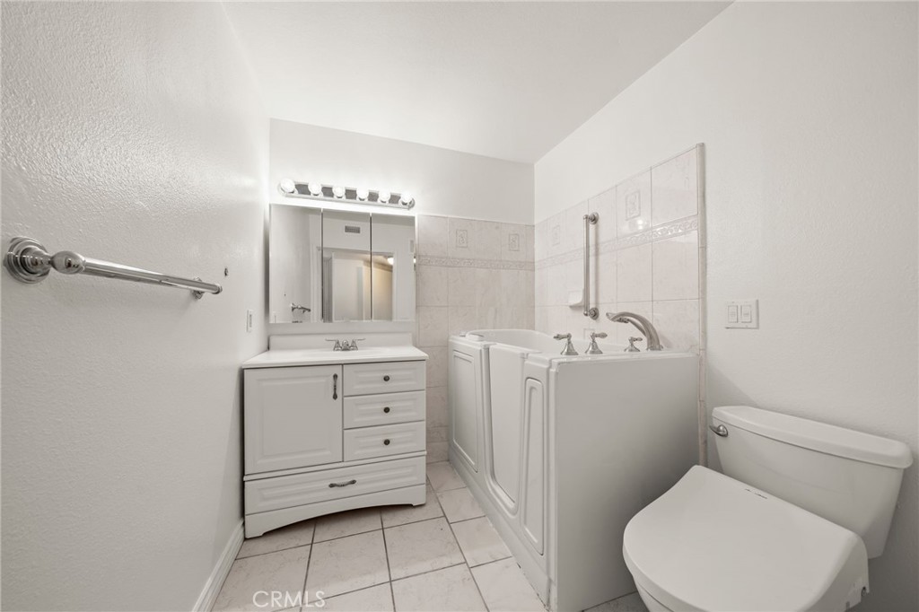 955 E. 3rd Street 203 Property Photo 13