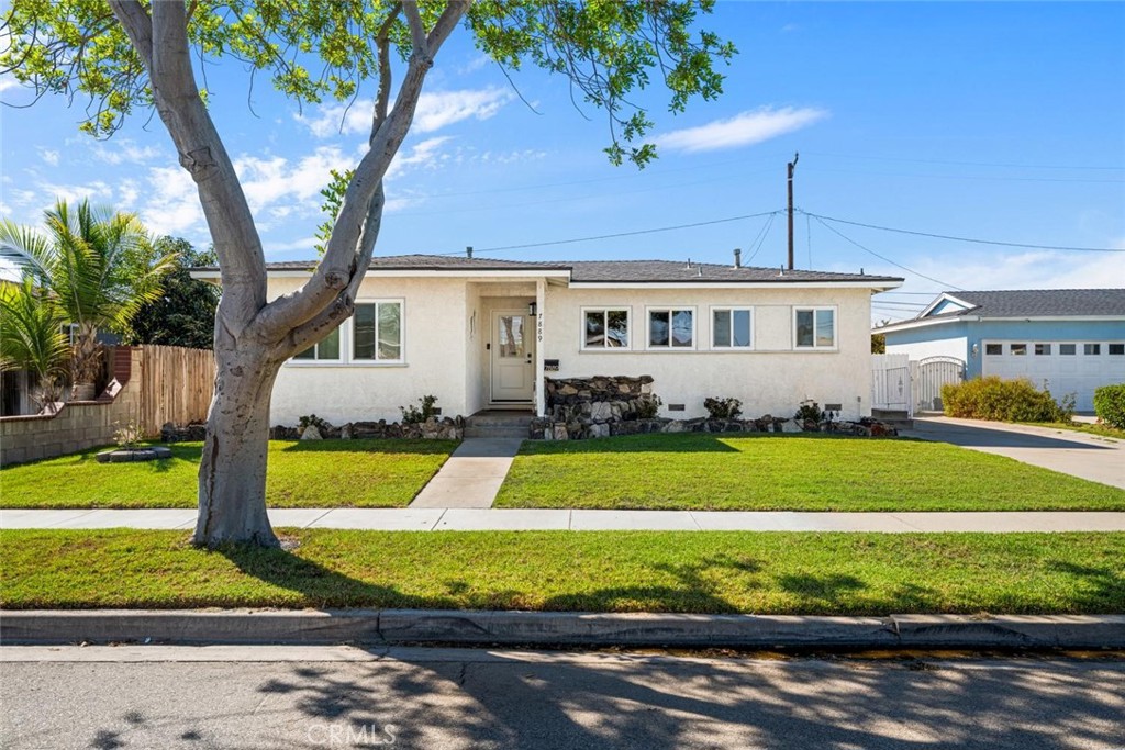7889 La Casa Way Property Photo 3