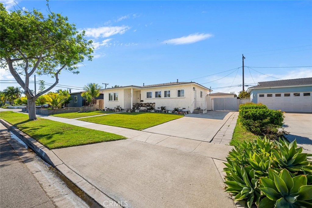 7889 La Casa Way Property Photo 6