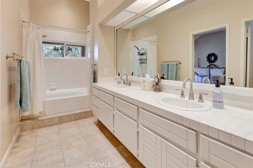 59 Lehigh Aisle Property Photo 12