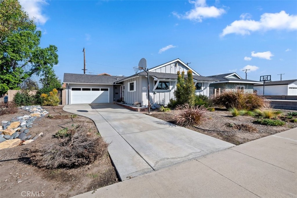 1225 E Balsam Property Photo 1