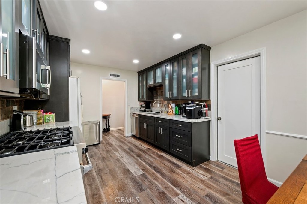1225 E Balsam Property Photo 6