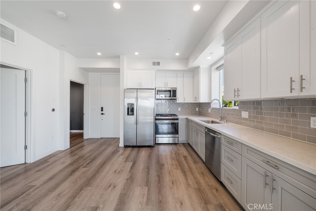 1055 S Serrano Avenue 403 Property Photo 6