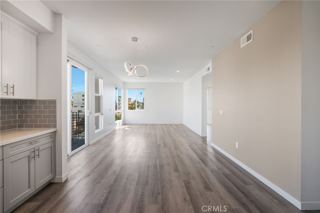 1055 S Serrano Avenue 403 Property Photo 11