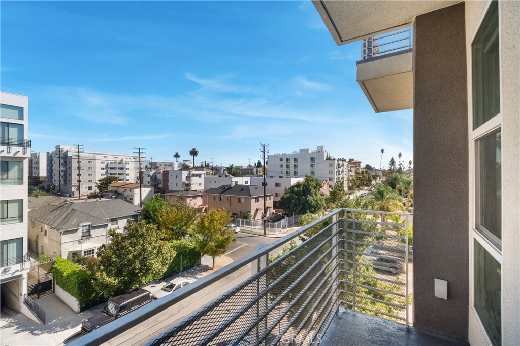 1055 S Serrano Avenue 403 Property Photo 12