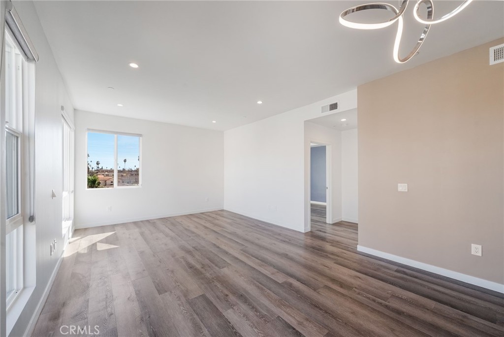 1055 S Serrano Avenue 403 Property Photo 14