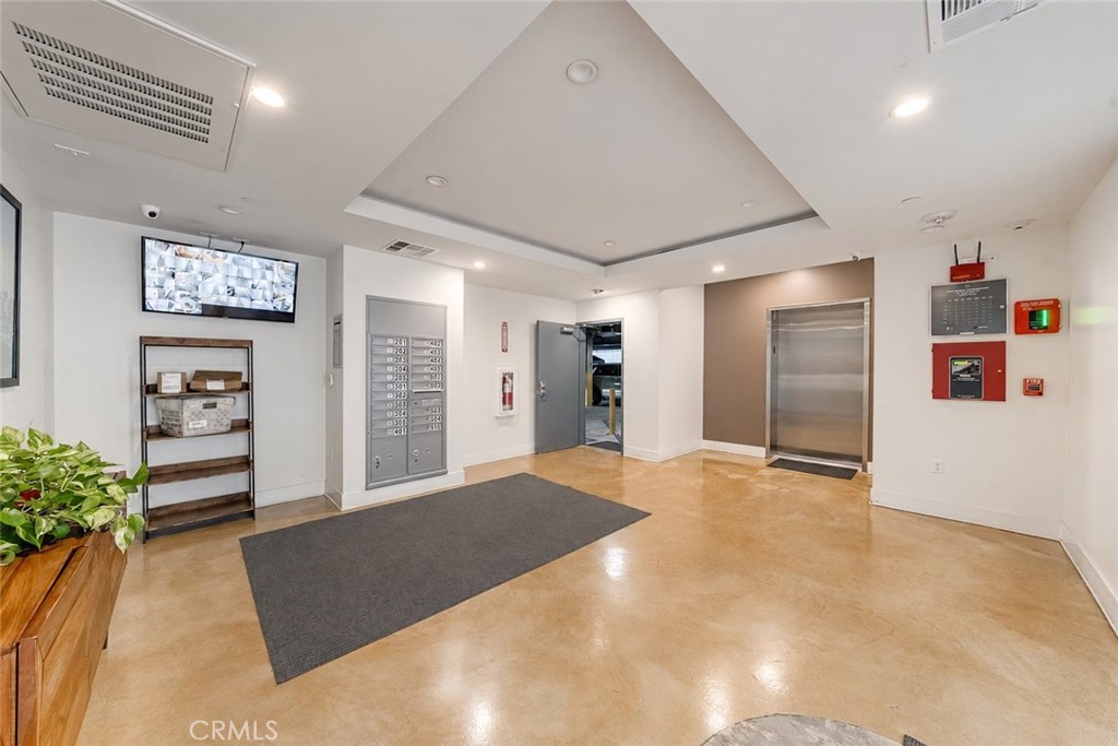 1055 S Serrano Avenue 403 Property Photo 25