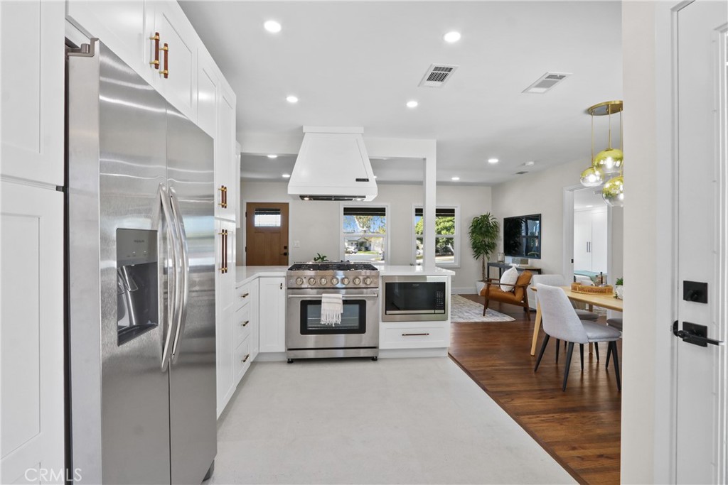 22910 Cabrillo Avenue Property Photo 10