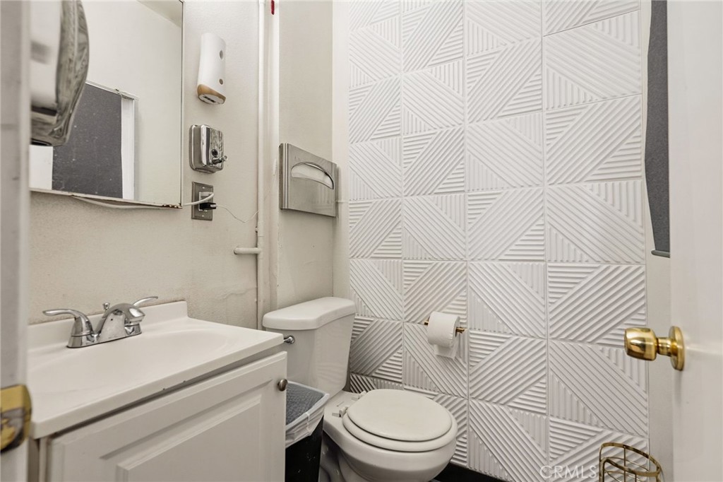 5949 Atlantic Avenue Property Photo 39