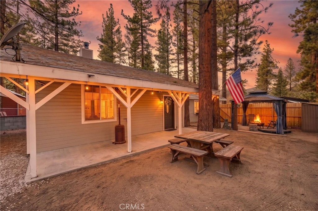 518 W Aeroplane Property Photo 2