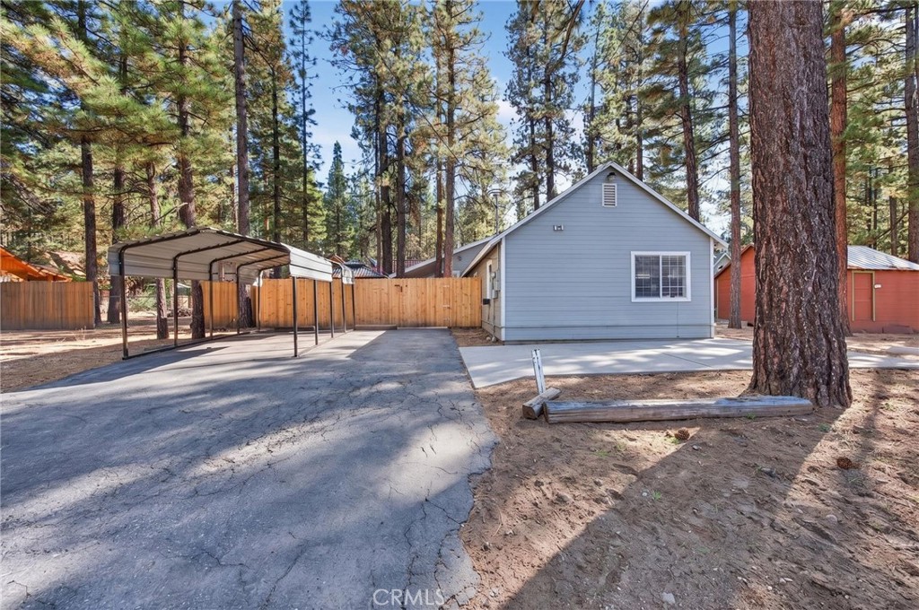 518 W Aeroplane Property Photo 3