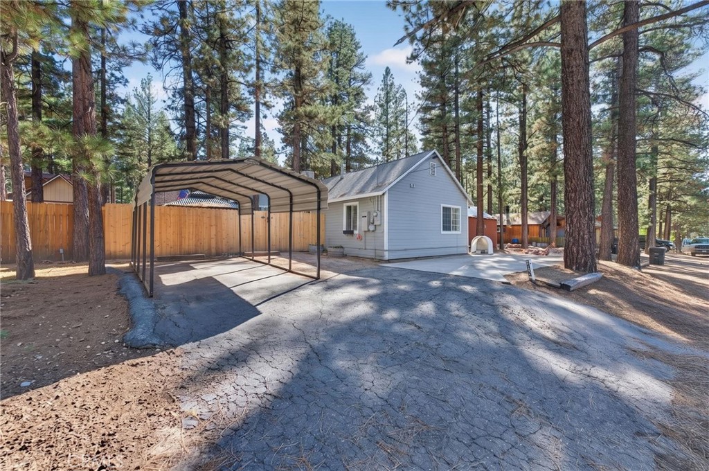 518 W Aeroplane Property Photo 4