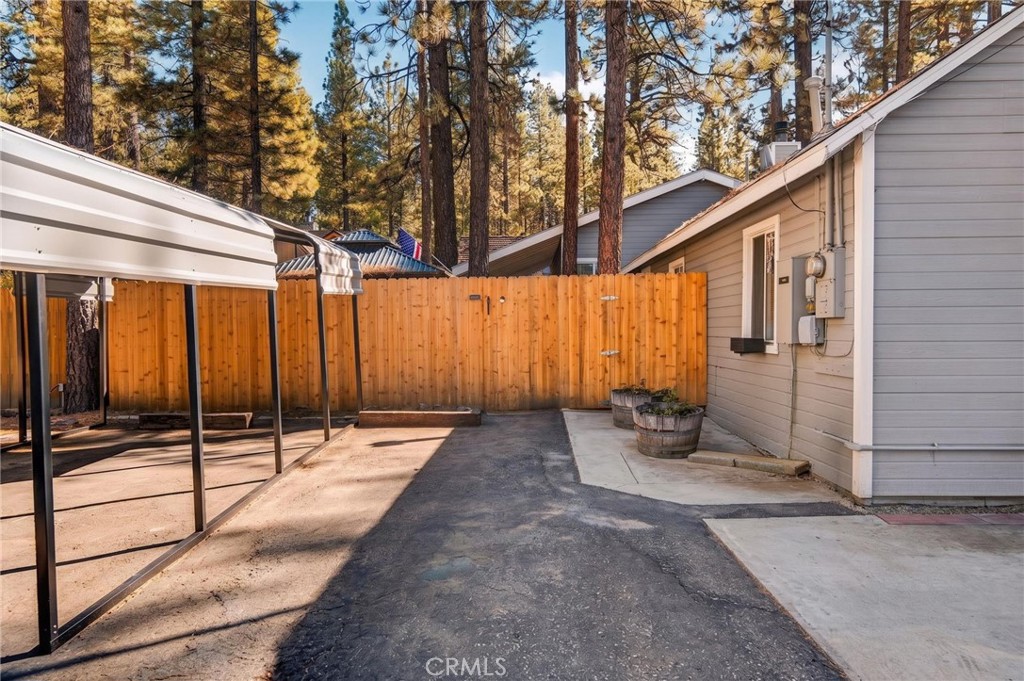 518 W Aeroplane Property Photo 7