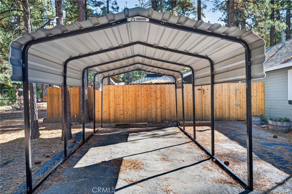 518 W Aeroplane Property Photo 8