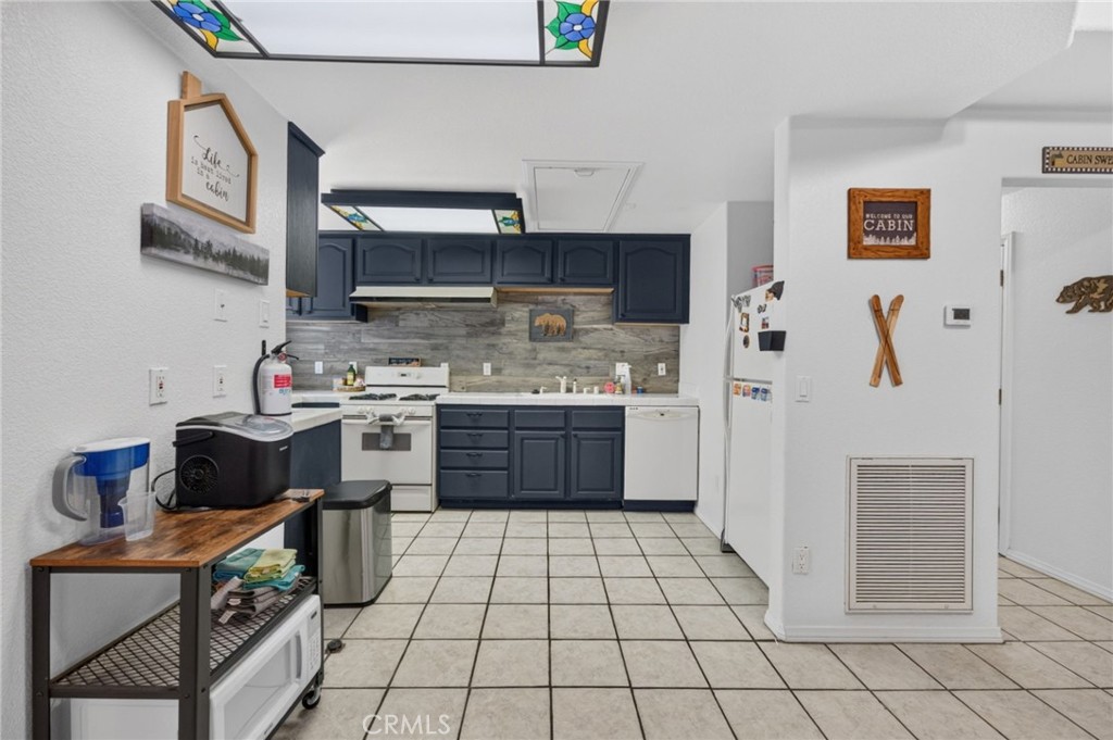 518 W Aeroplane Property Photo 23