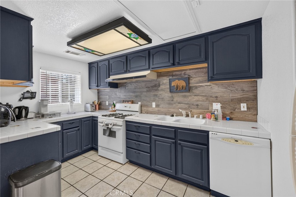 518 W Aeroplane Property Photo 24