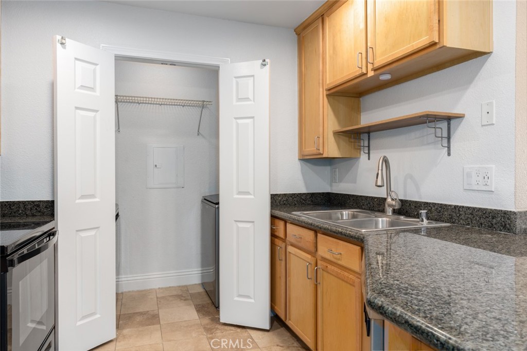2380 Del Mar Way 302 Property Photo 8