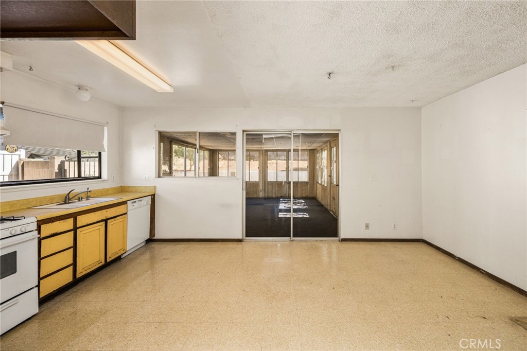 5362 Rutland Drive Property Photo 11