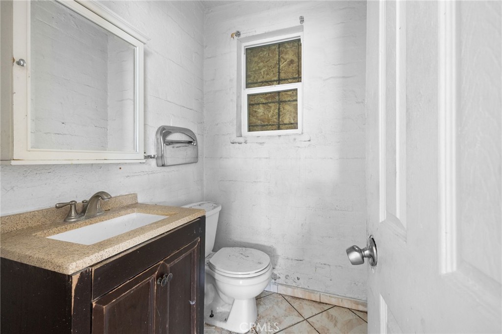 725 S Main Street Property Photo 12