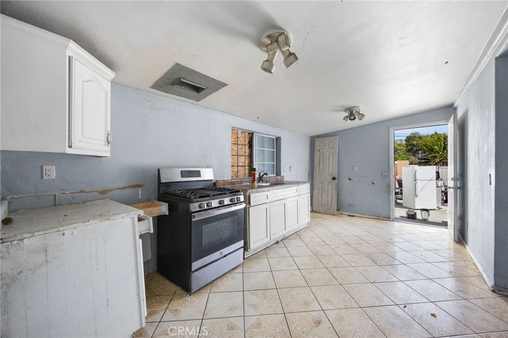 725 S Main Street Property Photo 14