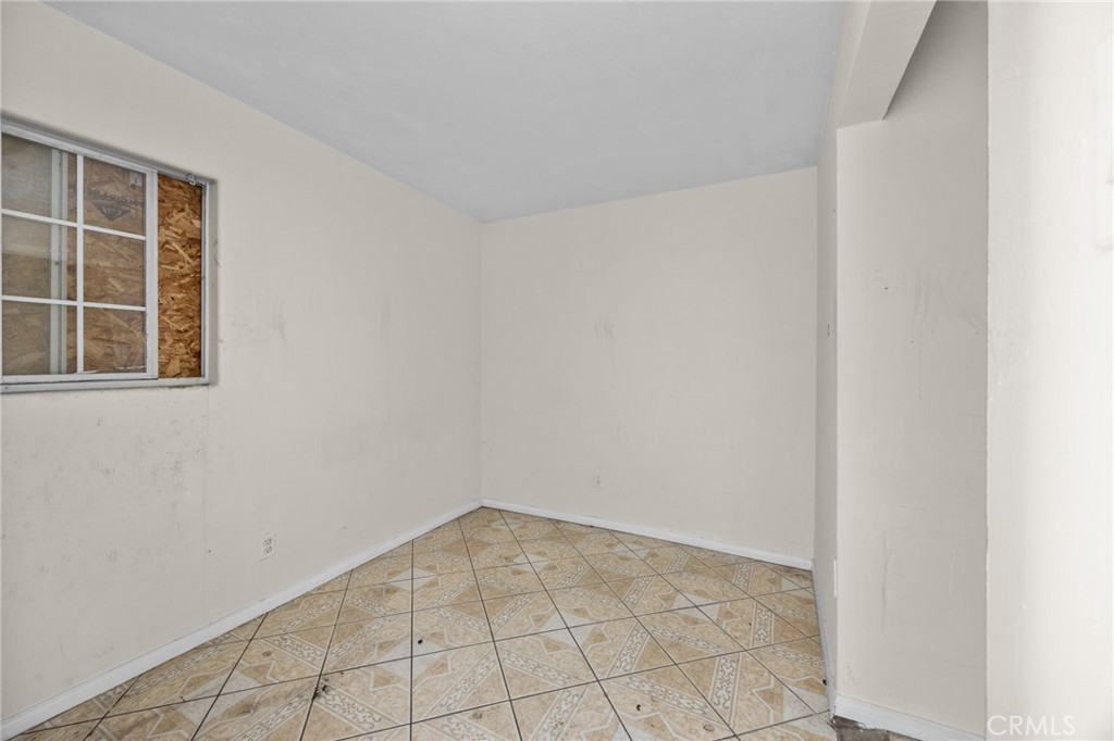 725 S Main Street Property Photo 15