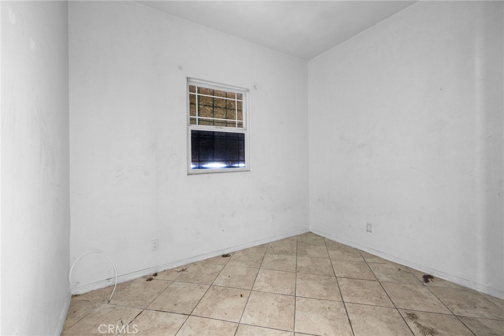 725 S Main Street Property Photo 24