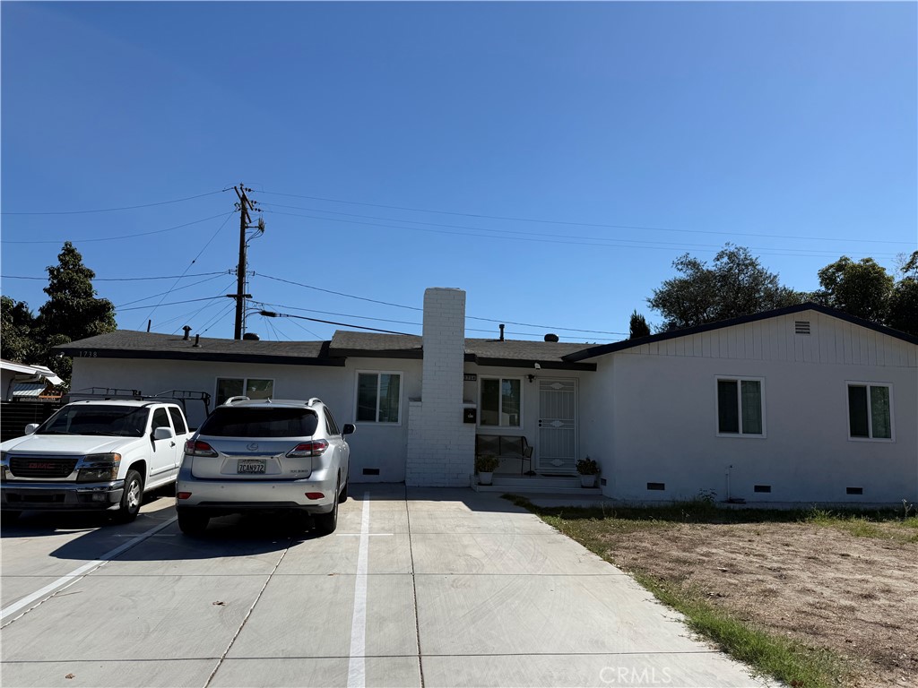 1738 S Varna Property Photo 1