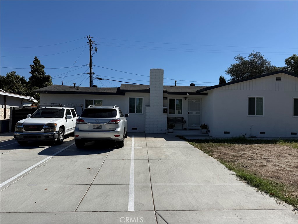 1738 S Varna Property Photo 2